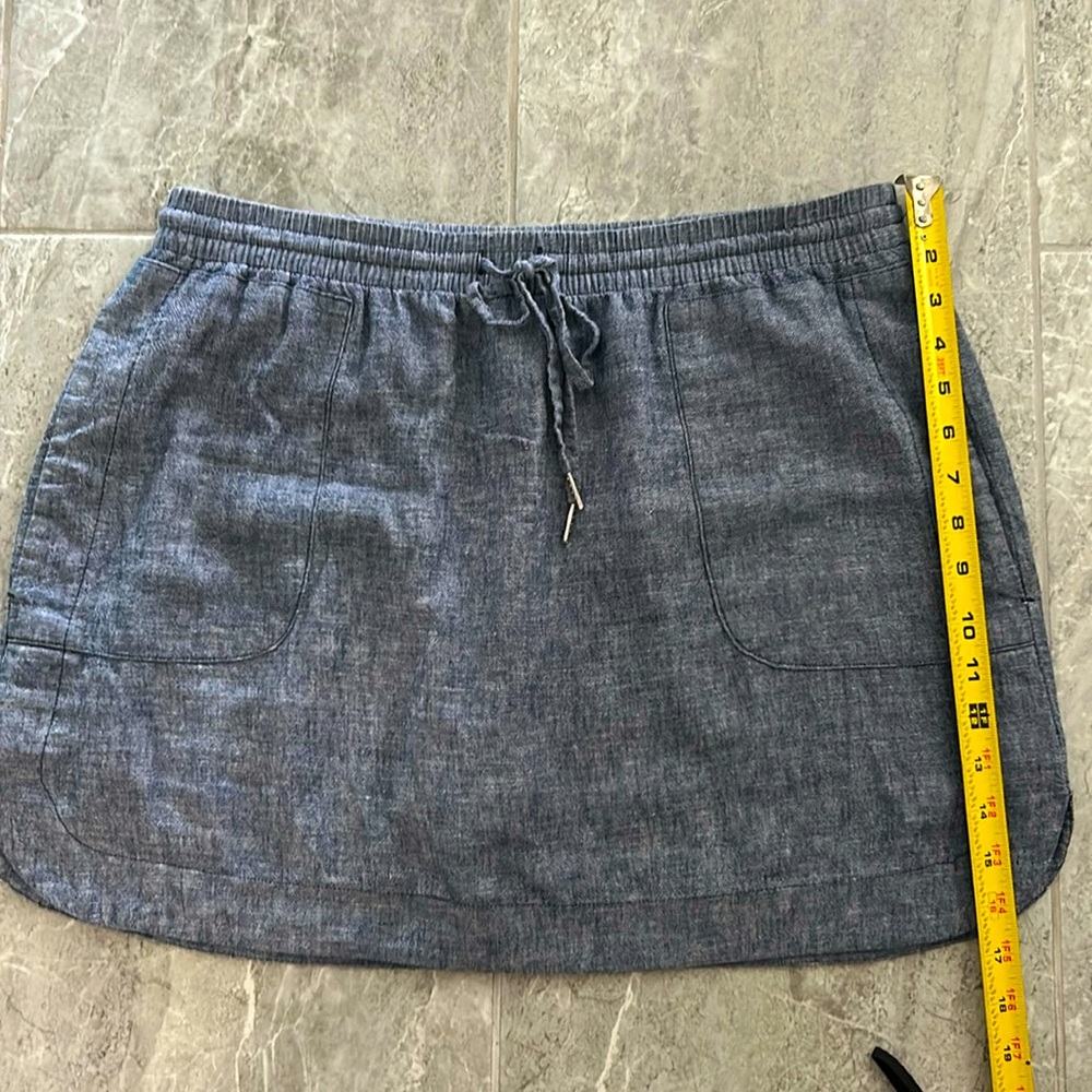 Attire size 12, linen skort.